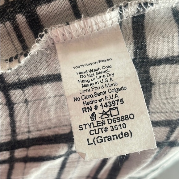 Carly Jean Los Angeles Black and White Tunic with V-Neck, size L - Picture 3 of 7